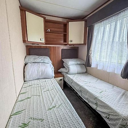 Lovely 8 Berth Caravan At Sunnydale In Lincolnshire Ref 35239S Louth  Exteriör bild