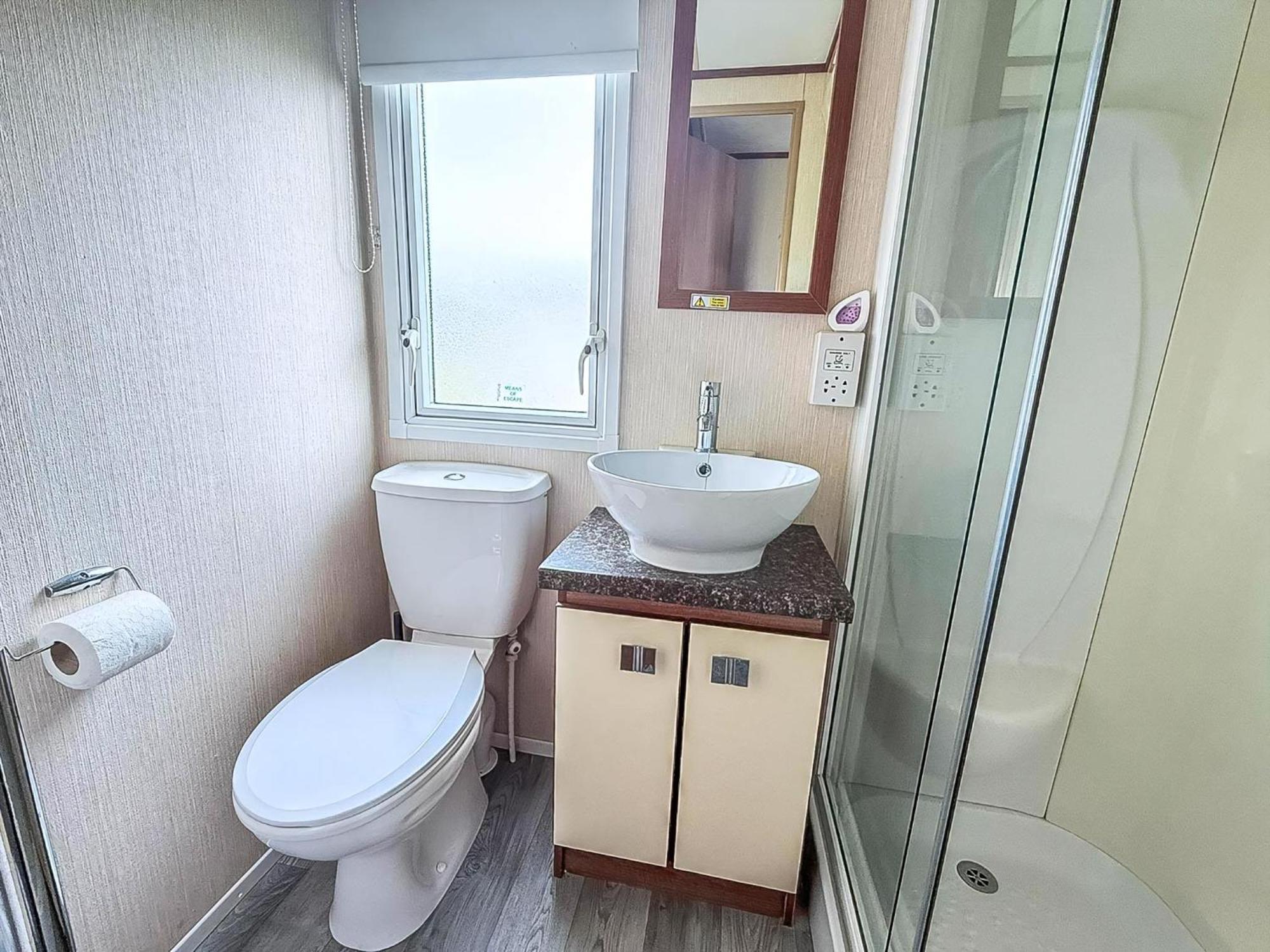 Lovely 8 Berth Caravan At Sunnydale In Lincolnshire Ref 35239S Louth  Exteriör bild