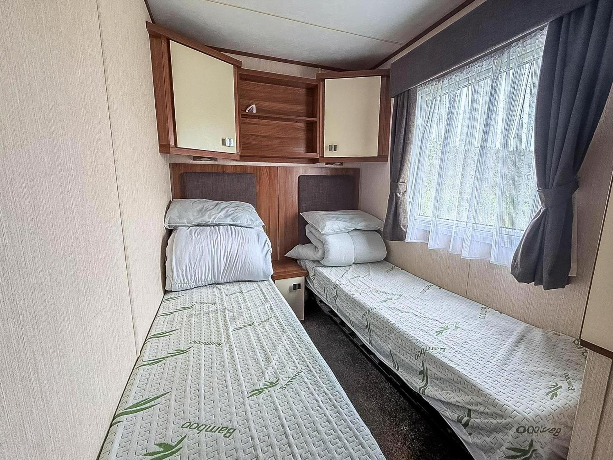 Lovely 8 Berth Caravan At Sunnydale In Lincolnshire Ref 35239S Louth  Exteriör bild