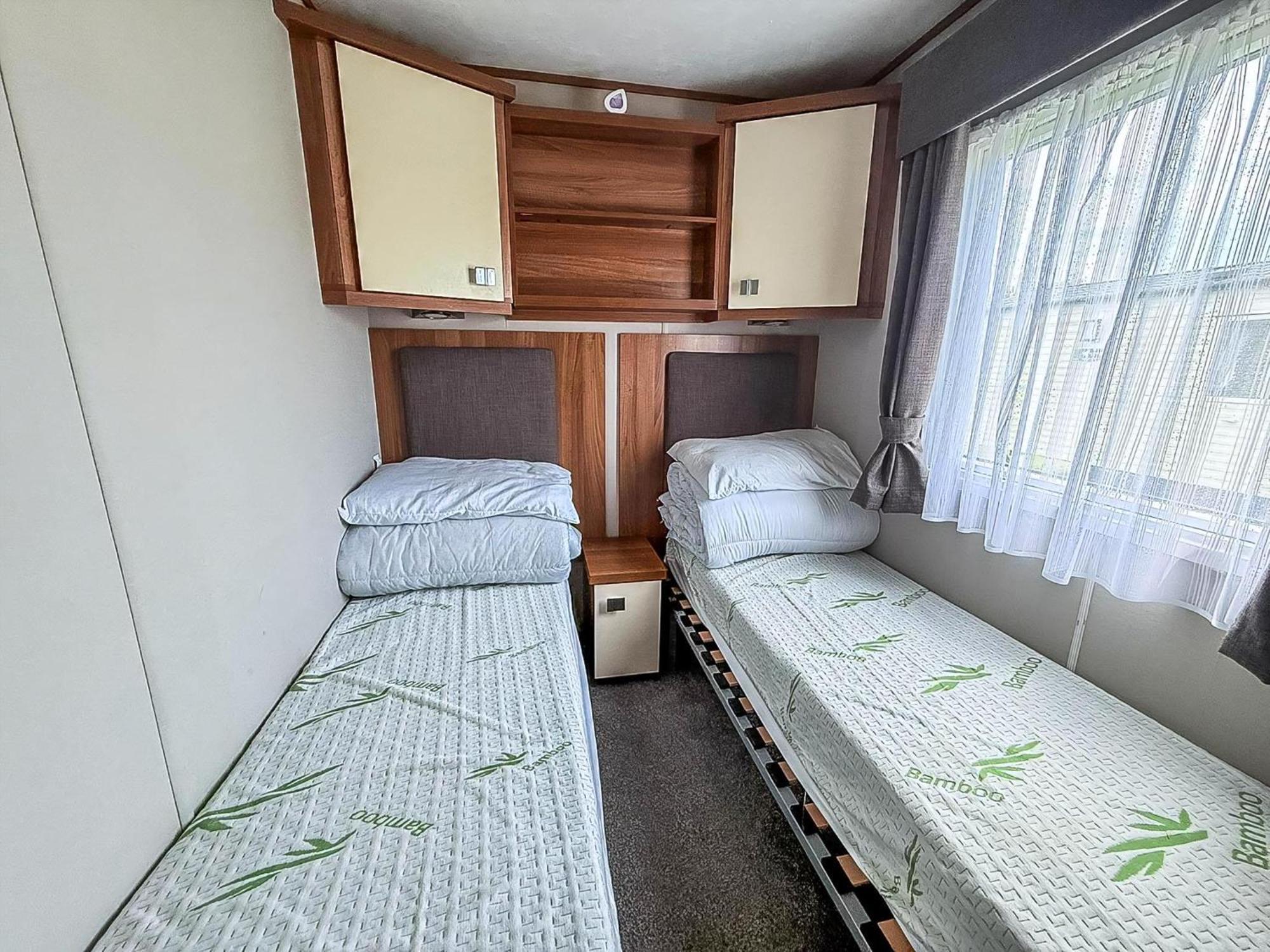 Lovely 8 Berth Caravan At Sunnydale In Lincolnshire Ref 35239S Louth  Exteriör bild