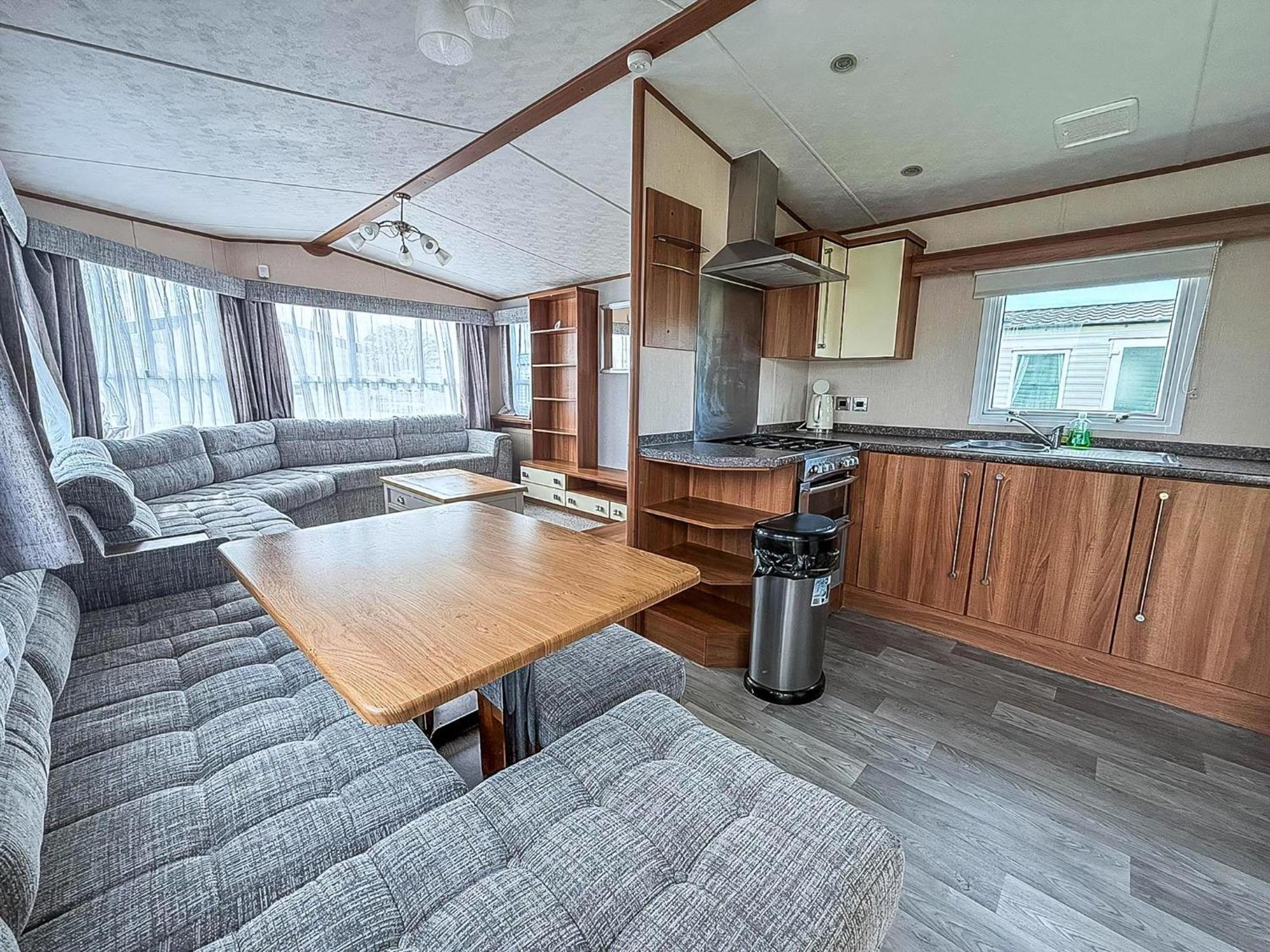 Lovely 8 Berth Caravan At Sunnydale In Lincolnshire Ref 35239S Louth  Exteriör bild